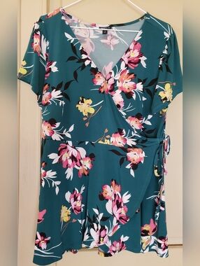 Torrid Floral Wrap Top Size 1X